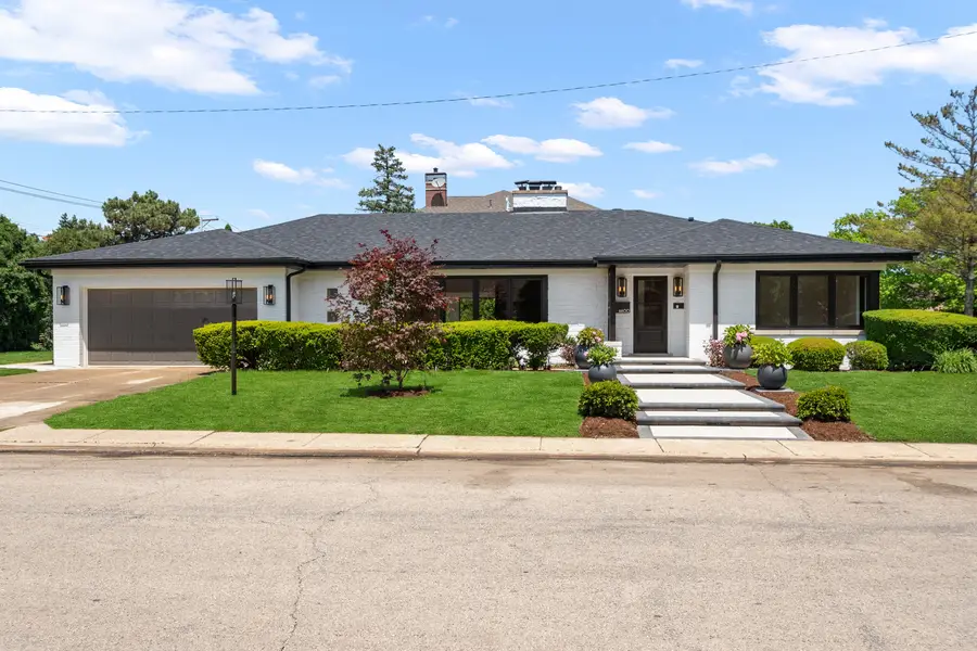 6600 N Kenton Avenue, Lincolnwood, IL 60712 - #2