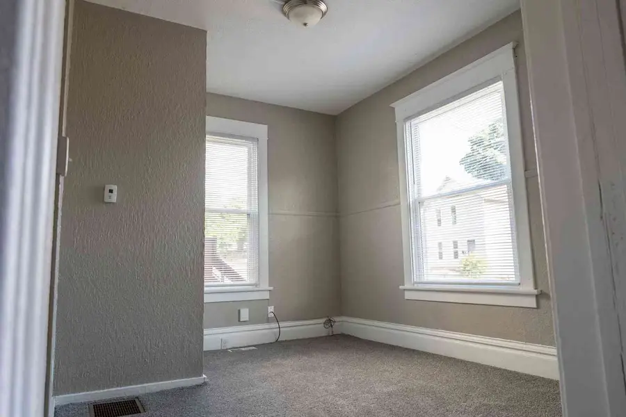 411 E 8th Street, Davenport, IA 52803 - #2