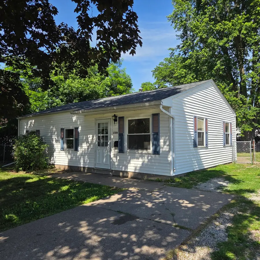 2309 N Fairmount Street, Davenport, IA 52804 - #2