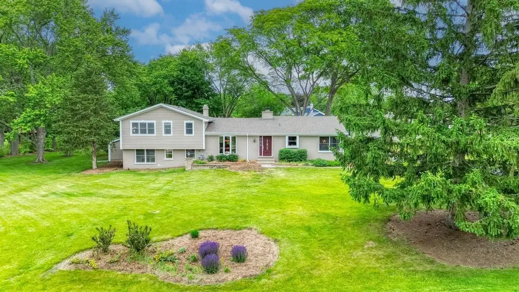 325 Canterbury Lane, Inverness, IL 60010 - #1