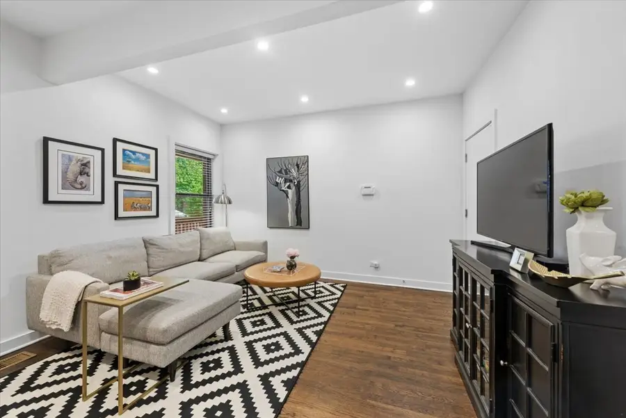 1454 W Roscoe Street #1W, Chicago, IL 60657 - #2