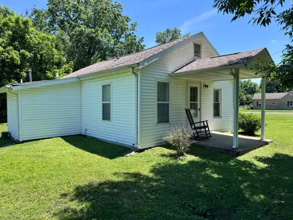 900 S Rotan Street, Salem, IL 62881