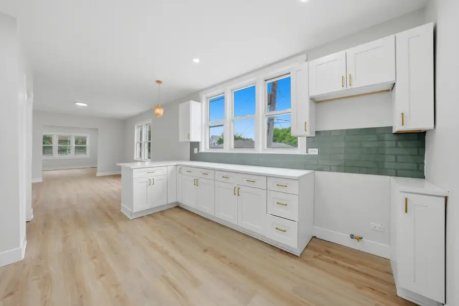 646 W 47th Place, Chicago, IL 60638 - #3