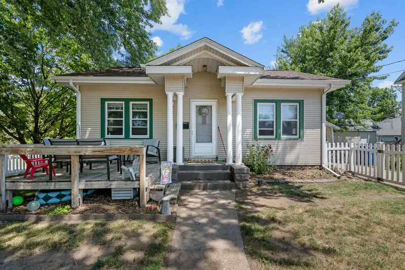 124 W 29th Street, Davenport, IA 52803 - #1