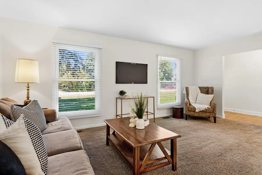 28W691 Leverenz Road, Naperville, IL 60564 - #3