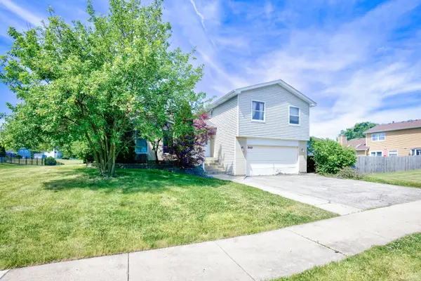 649 Hiawatha Drive, Carol Stream, IL 60188