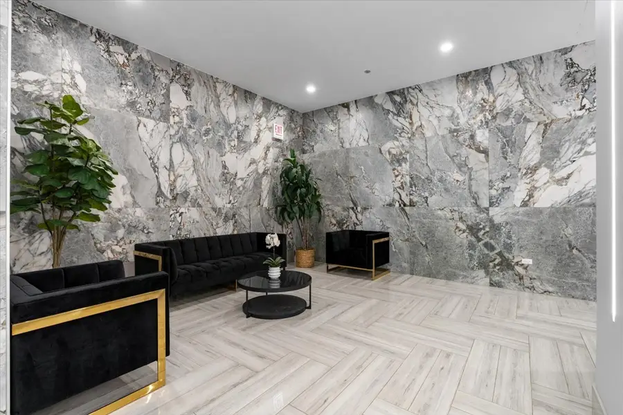 2024 W Irving Park Road #404, Chicago, IL 60618 - #2