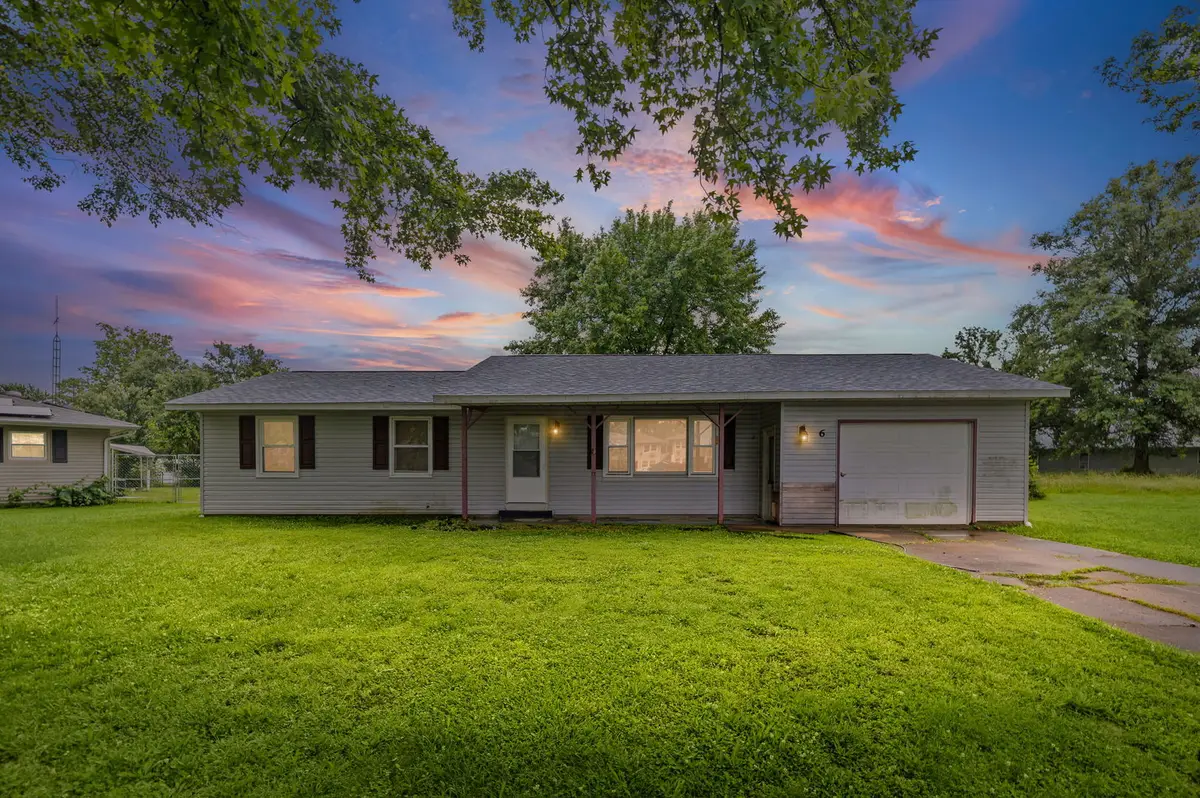 6 Edgebrook Street, Centralia, IL 62801 - #1
