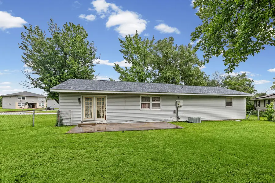 6 Edgebrook Street, Centralia, IL 62801 - #3