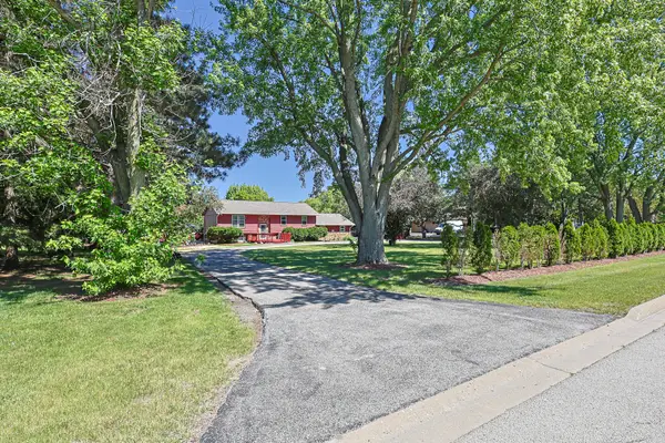 9012 Swanson Road, Lake In The Hills, IL 60156