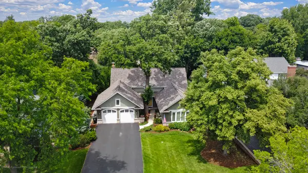 6465 Cherokee Drive, Indian Head Park, IL 60525