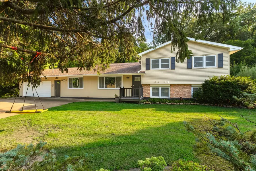 6655 Crow Creek Road, Bettendorf, IA 52722 - #2