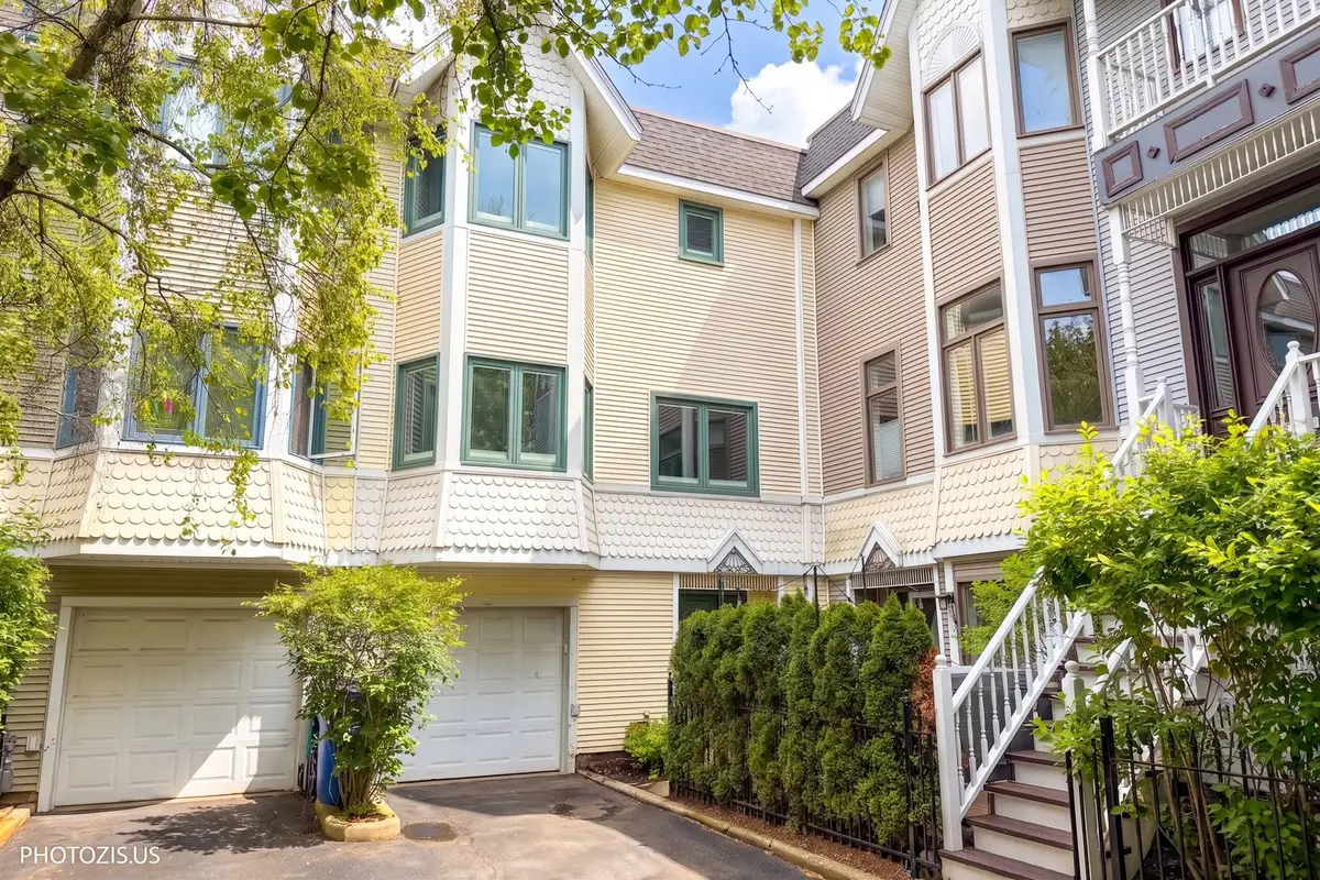 3320 N Racine Avenue, Chicago, IL 60657 - #1