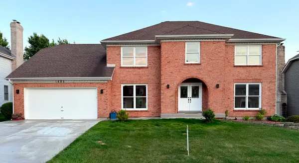1682 Ithaca Drive, Naperville, IL 60565