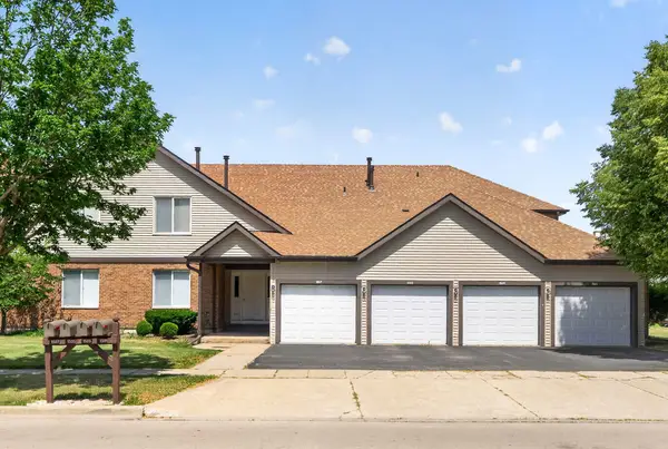 1503 Longwood Drive #2D, Sycamore, IL 60178