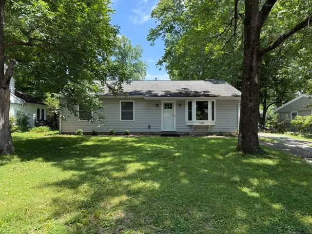 1023 W Laurel Street, Carbondale, IL 62901 - #1
