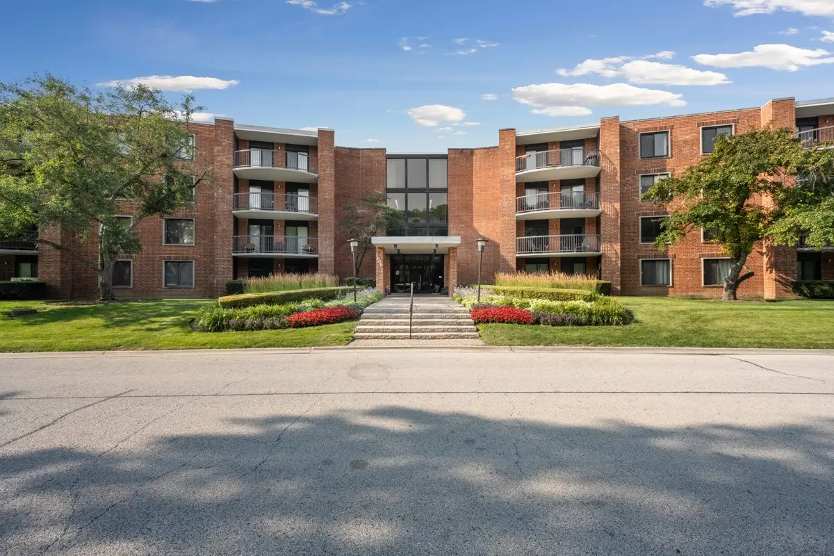 1605 E Central Road #106A, Arlington Heights, IL 60005 - #1