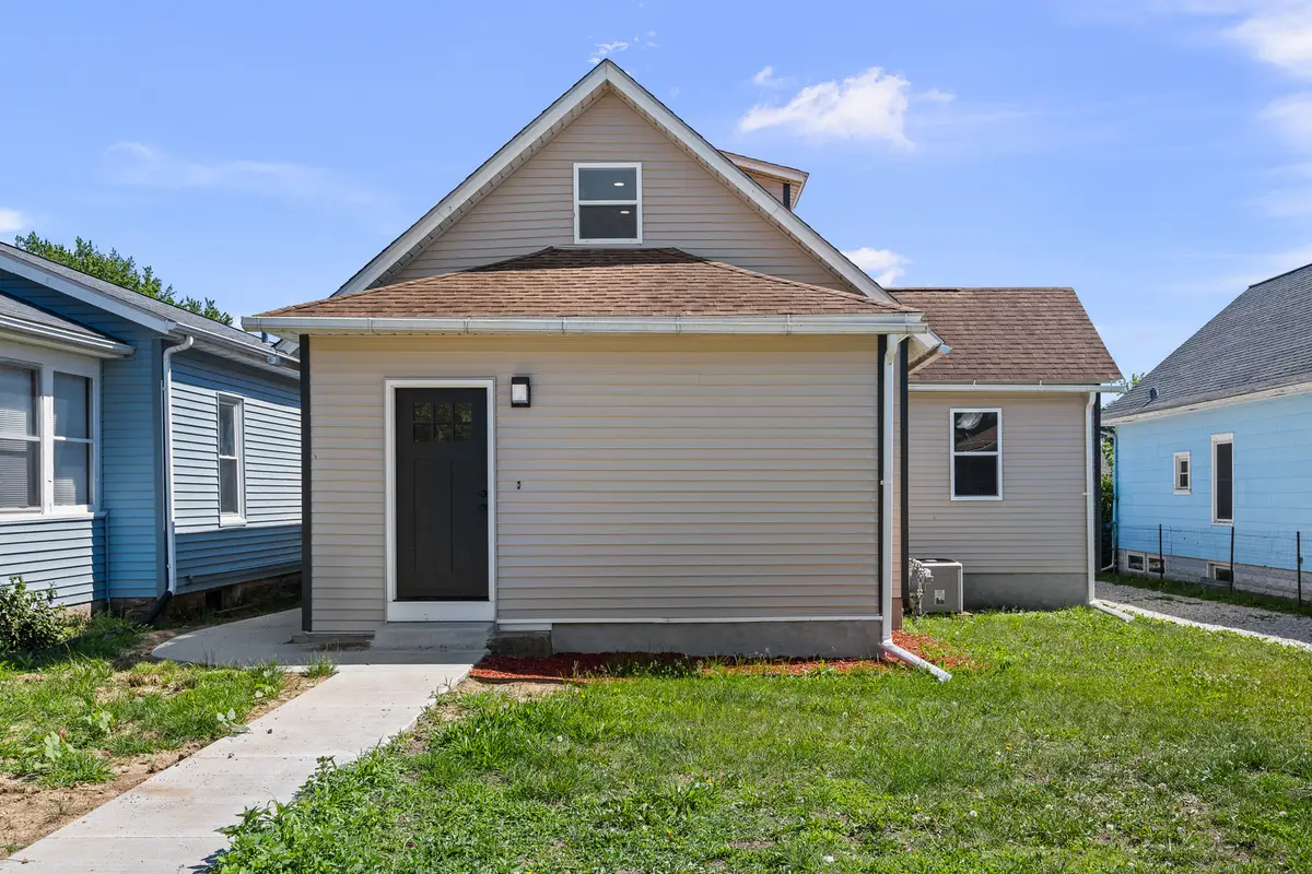 2010 3y Avenue, East Moline, IL 61244 - #1