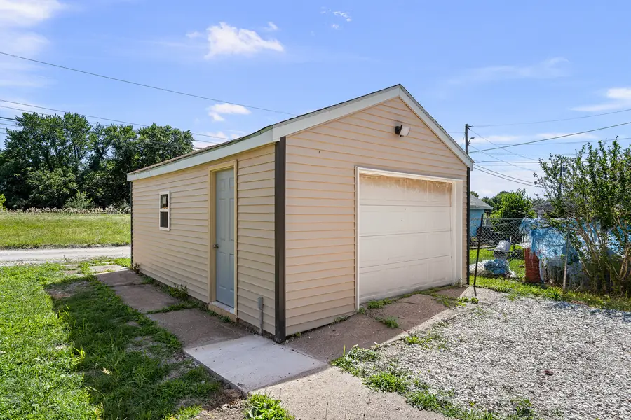 2010 3y Avenue, East Moline, IL 61244 - #3