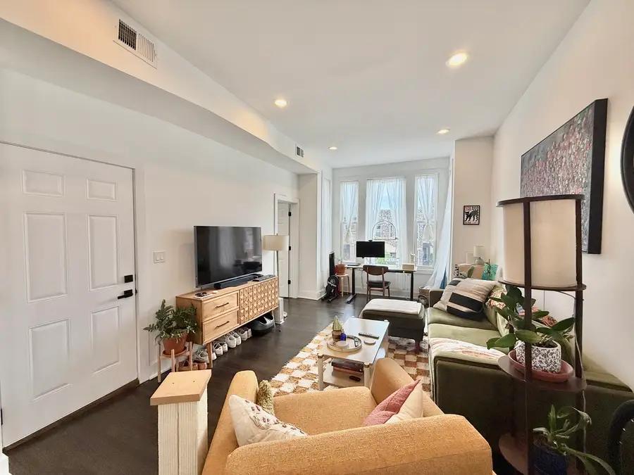 2915 W Mclean Avenue, Chicago, IL 60647 - #3