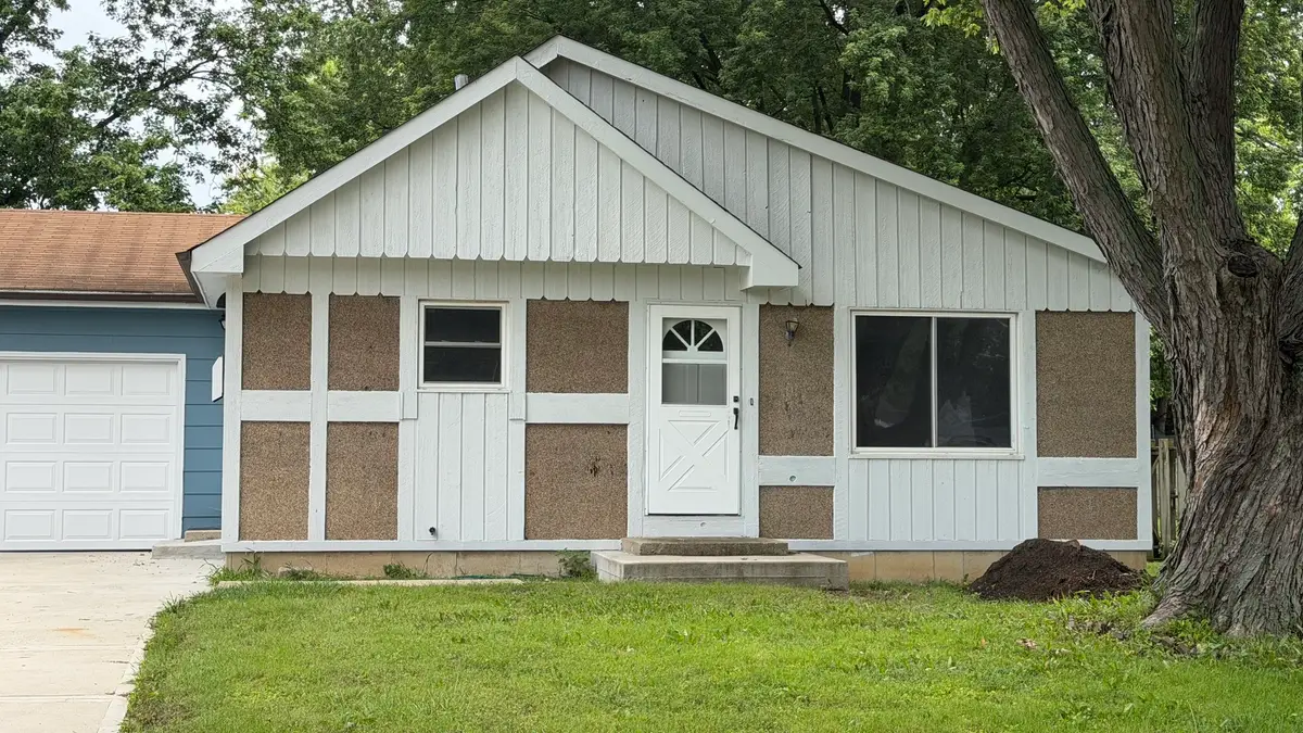 1900 Longmeadow Drive, Lindenhurst, IL 60046 - #1