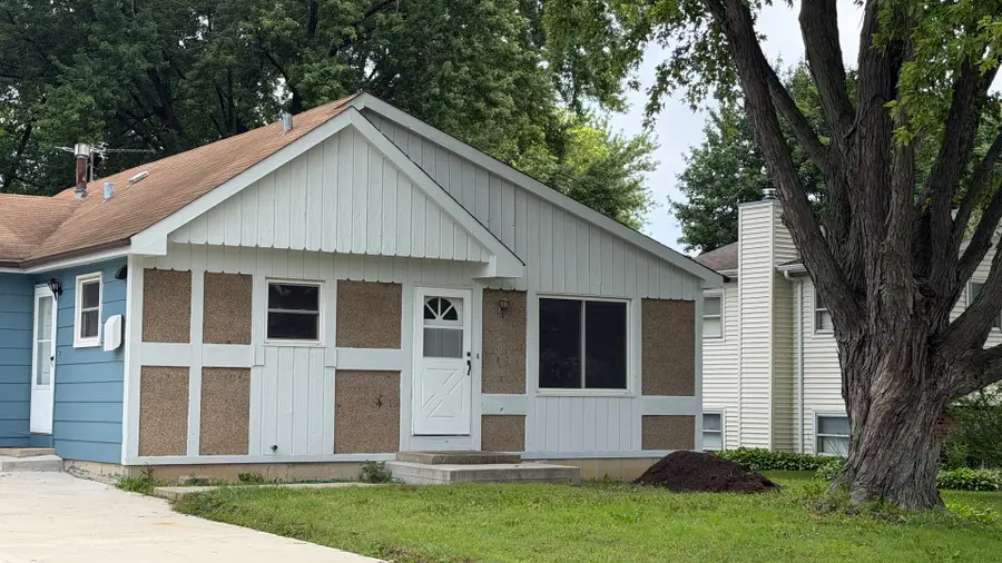 1900 Longmeadow Drive, Lindenhurst, IL 60046 - #3