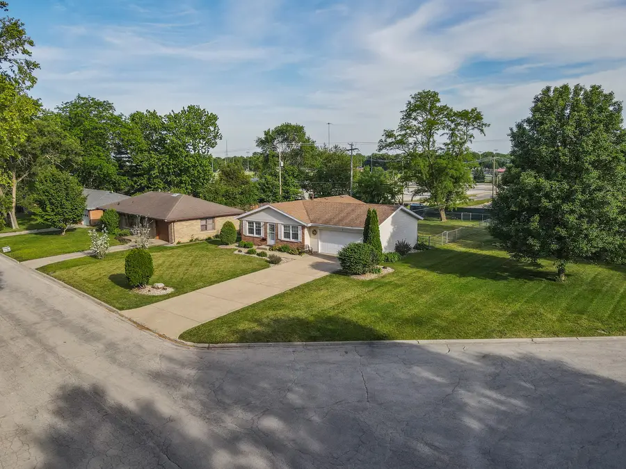 740 Burns Court, Bourbonnais, IL 60914 - #2