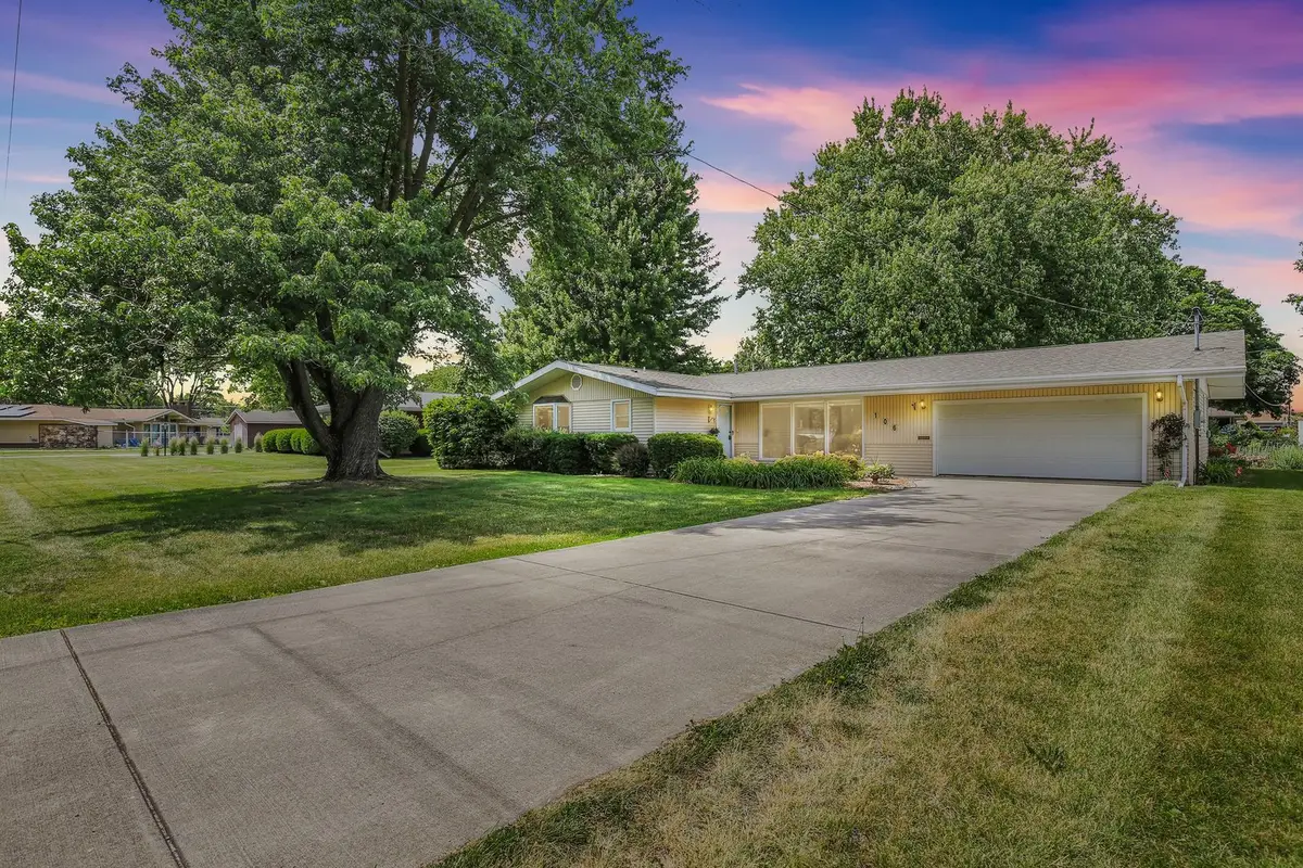 106 W Willow Street, Fairbury, IL 61739 - #1