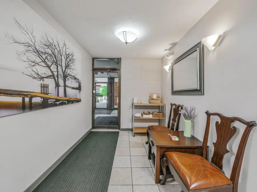 1025 S Fernandez Avenue #S-1, Arlington Heights, IL 60005 - #3