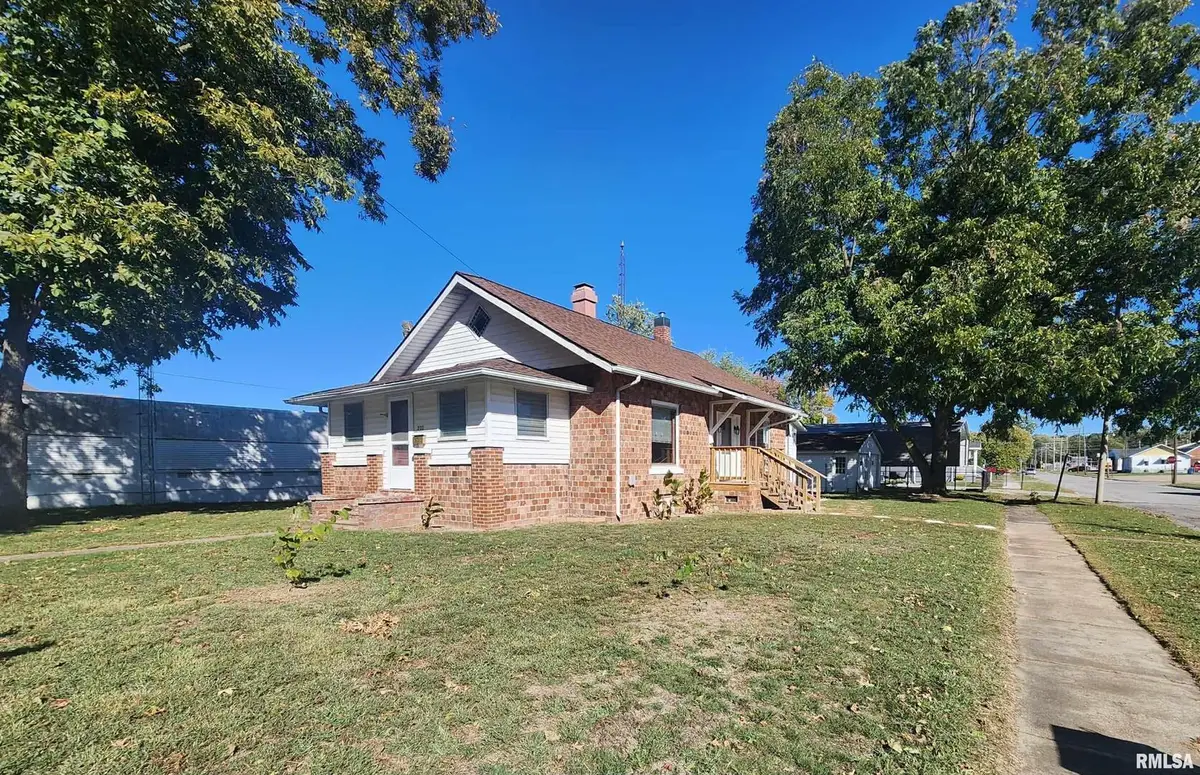 202 N Victor Street, Christopher, IL 62822 - #1