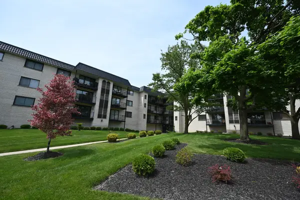 6950 W Forest Preserve Drive #207, Norridge, IL 60706