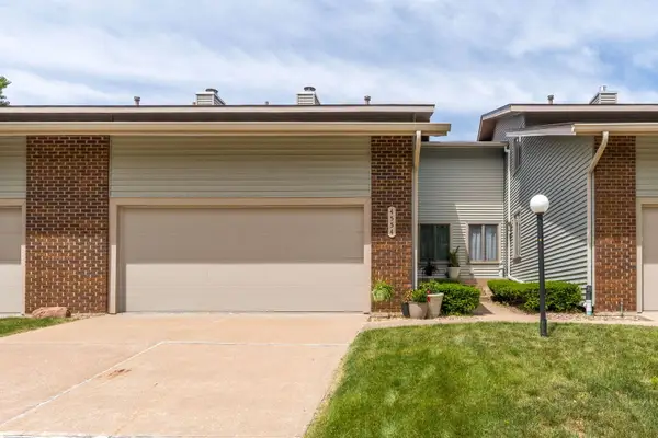 4554 Bunker Hill Drive, Bettendorf, IA 52722