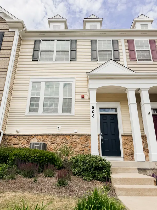 808 E Wing Street, Arlington Heights, IL 60004