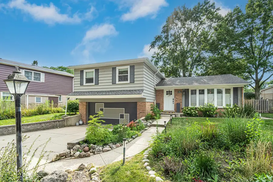 1806 N Park Drive, Mount Prospect, IL 60056 - #2