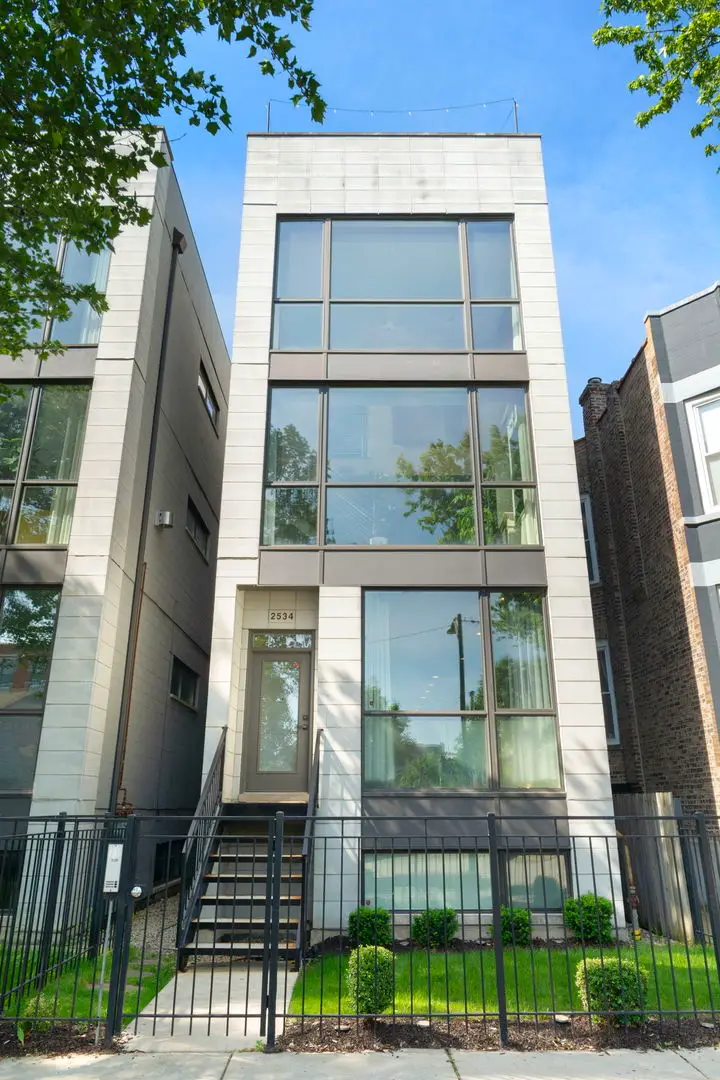 2534 N Linden Place #1, Chicago, IL 60647 - #1