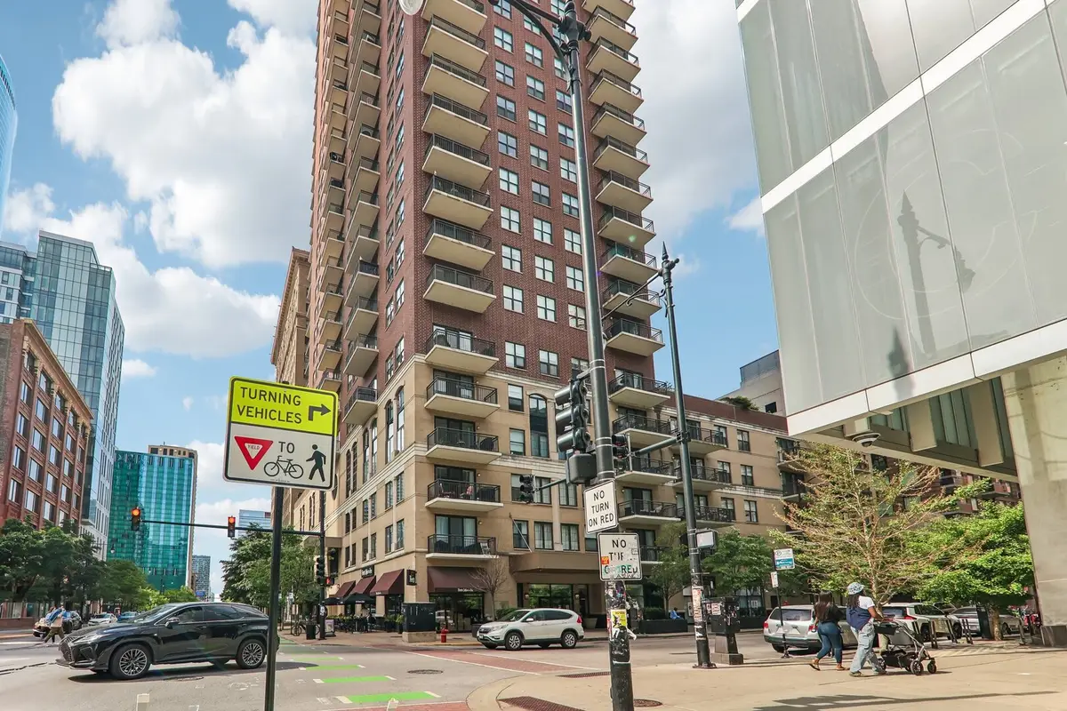 41 E 8th Street #3301, Chicago, IL 60605 - #1
