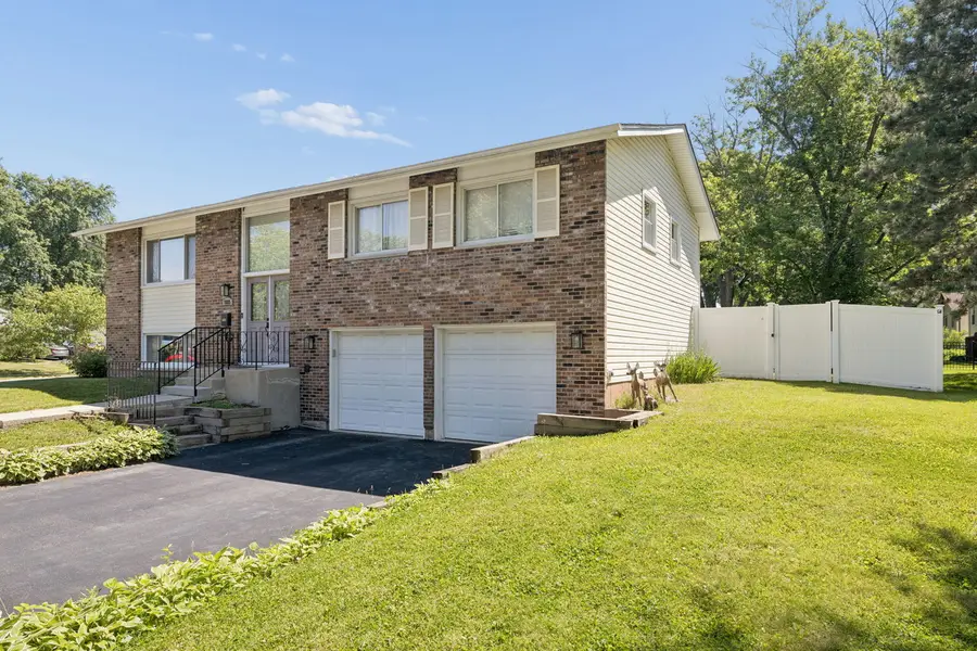 7025 Roberts Drive, Woodridge, IL 60517 - #2
