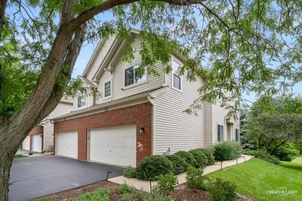 324 Abington Woods Drive #324, Aurora, IL 60502