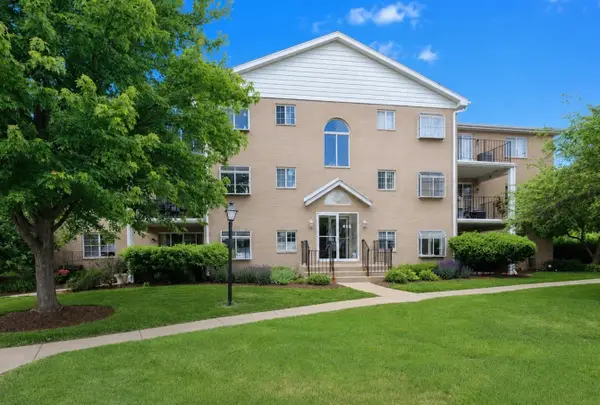 466 S President Street #304, Carol Stream, IL 60188