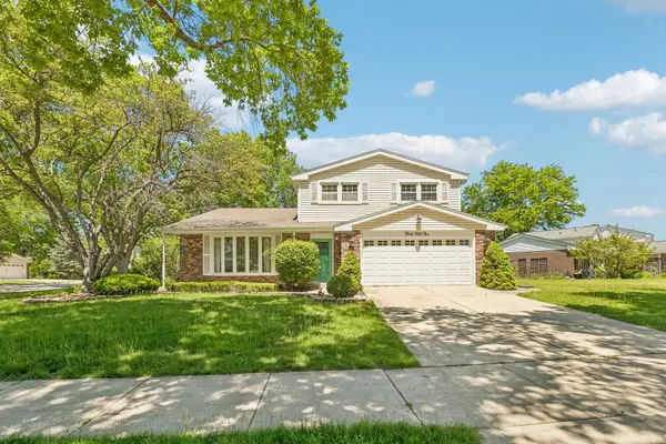 3051 N Huntington Drive, Arlington Heights, IL 60004