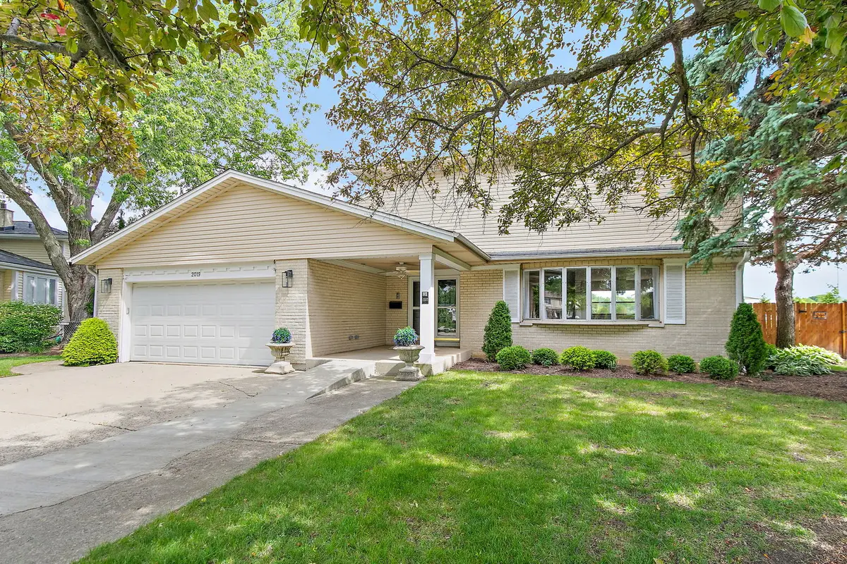 2019 E Avon Lane, Arlington Heights, IL 60004 - #1