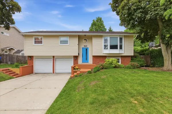 1108 E Barberry Lane, Mount Prospect, IL 60056