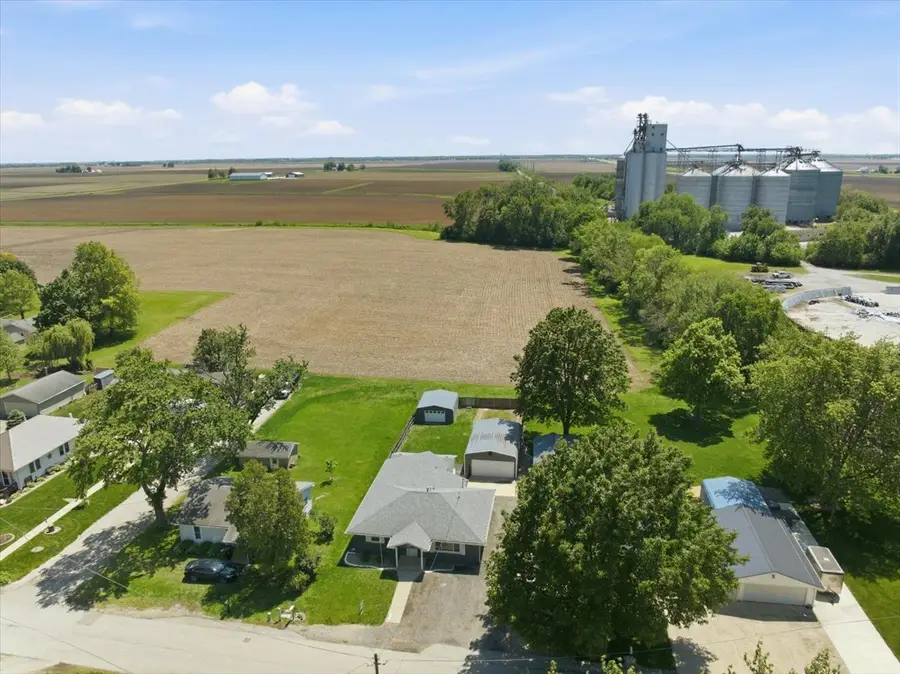 205 E Sullivan Street, Heyworth, IL 61745 - #3