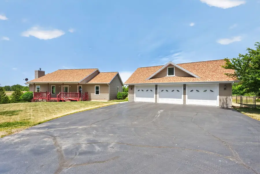 6880 E Cherry Hill Road, Ridott, IL 61067 - #2