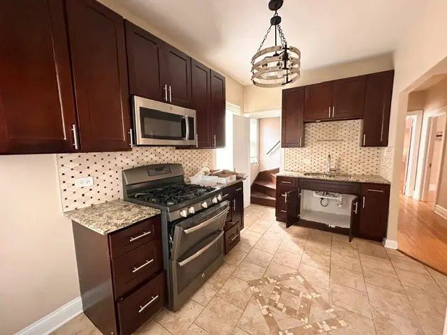 7949 S Manistee Avenue, Chicago, IL 60617 - #3