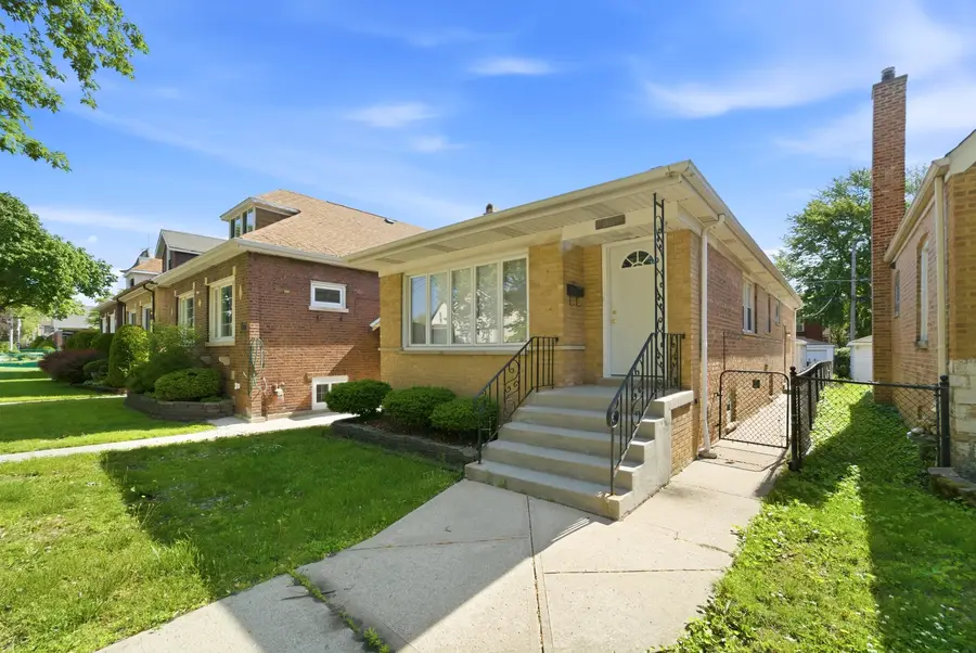 10817 S Avenue G, Chicago, IL 60617 - #2
