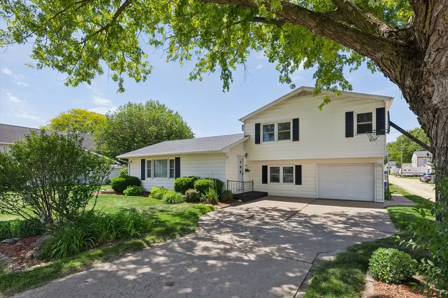 604 N 4th Street, Clinton, IA 52732 - #2