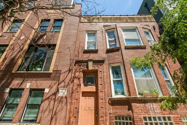1630 W Melrose Street, Chicago, IL 60657