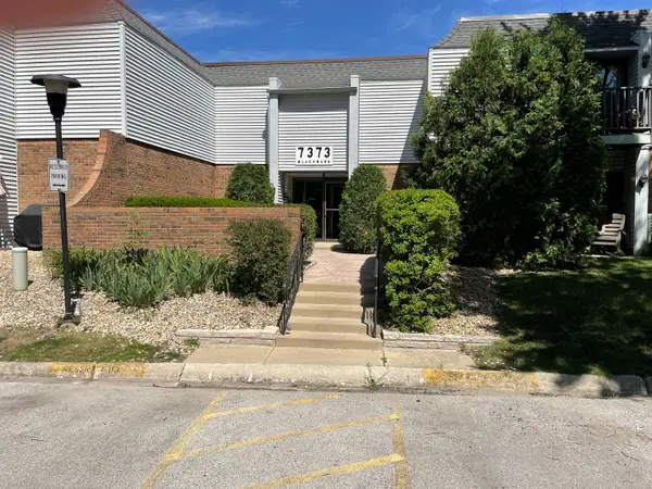 7373 Blackburn Avenue #104, Downers Grove, IL 60516