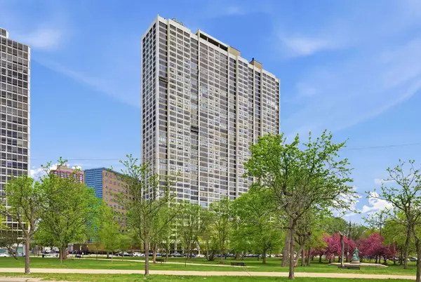 2800 N Lake Shore Drive #1504, Chicago, IL 60657
